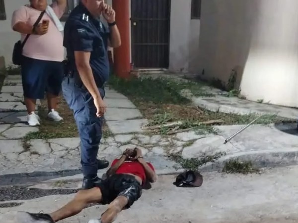 Vecinos Retienen a presunto ladrón en&nbsp;Cancún