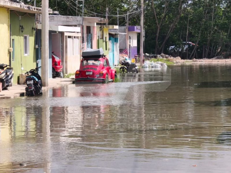Desborda el agua en calles de Ciénega 2000, en&nbsp;Progreso